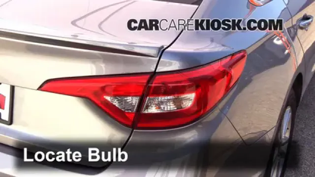 2015 Hyundai Sonata SE 2.4L 4 Cyl. Éclairage Feux de marche arrière (remplacer une ampoule)